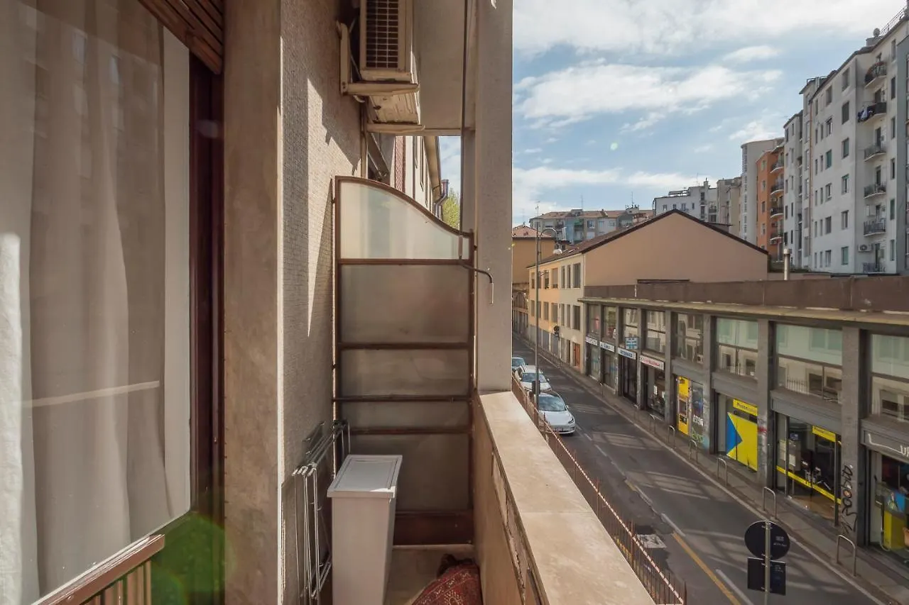 Luxury Flat Between Navigli And Duomo - Sambuco Milánó Apartman